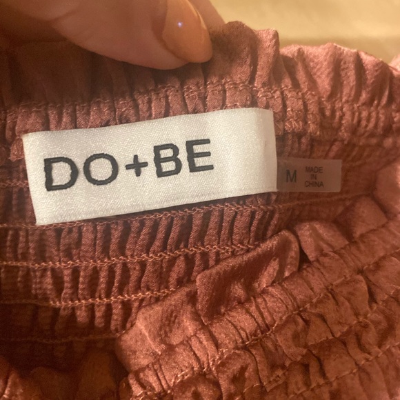 Deep mauve top with fitted bodice and puff sleeve - Picture 3 of 3